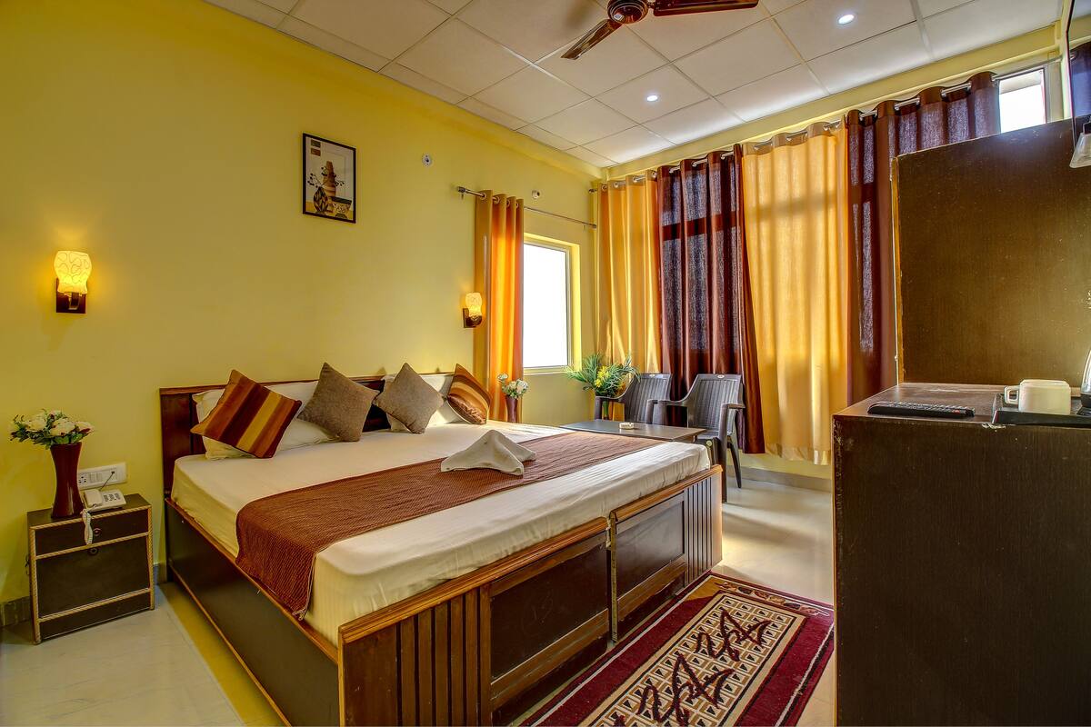 Rollaway beds, free WiFi, bed sheets