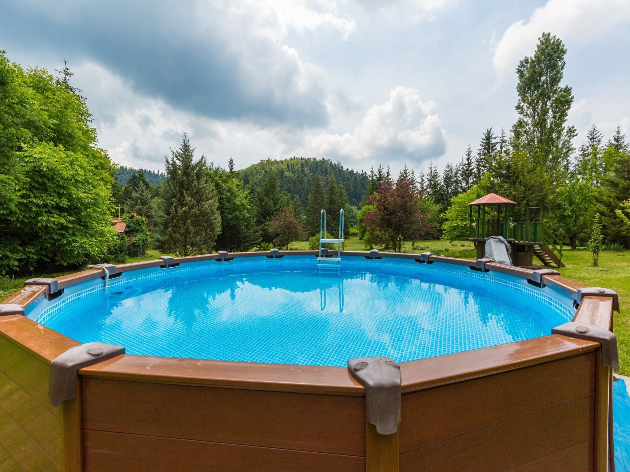 حمّام سباحة خارجي