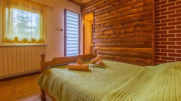 2 bedrooms, iron/ironing board, free WiFi