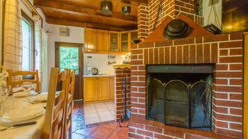 Private kitchen | Fridge, oven, stovetop, espresso maker