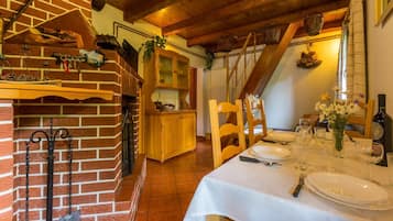 2 bedrooms, iron/ironing board, free WiFi
