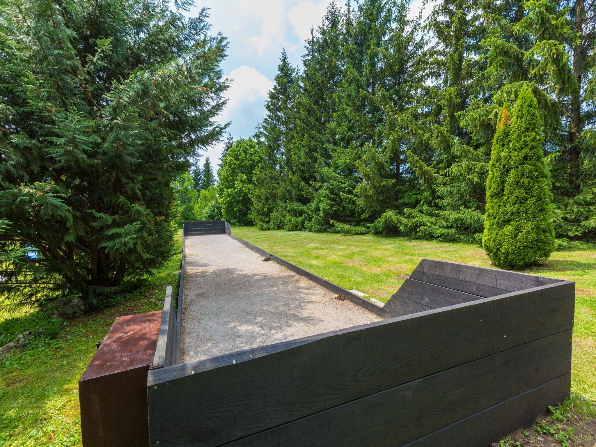 المنطقة المحيطة بالمنشأة