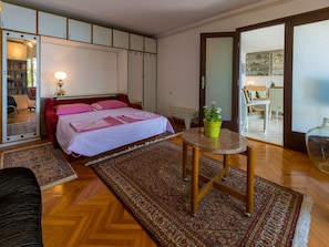 4 bedrooms, in-room safe, iron/ironing board, free cribs/infant beds