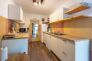 Casa | Cucina privata | Frigorifero, microonde, forno, piano cottura