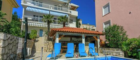 Outdoor pool, a heated pool