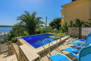 5 bedrooms, iron/ironing board, free cots/infant beds, free WiFi
