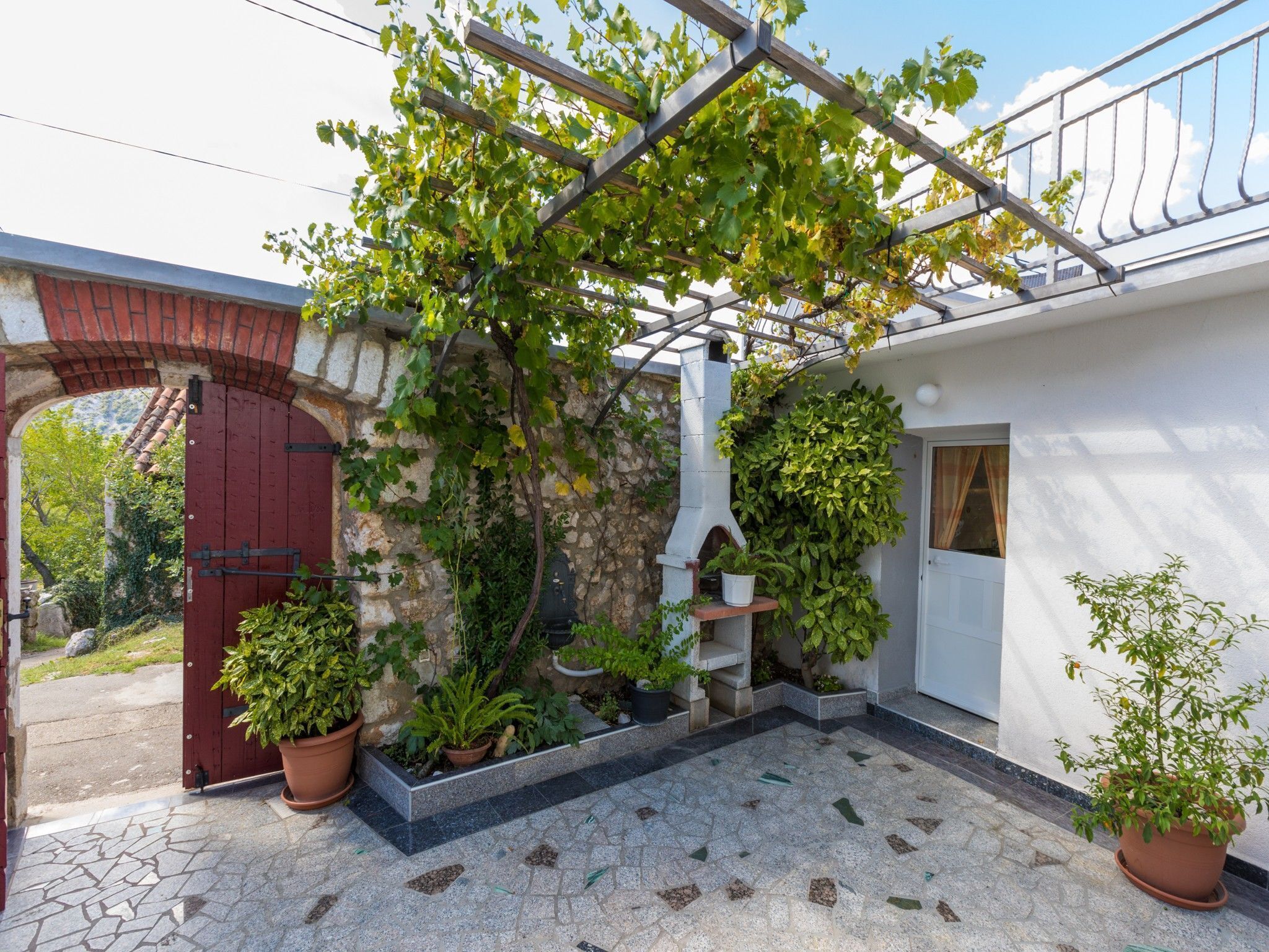 المنشأة من الخارج