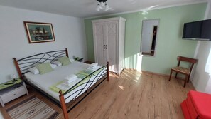 3 bedrooms, iron/ironing board, free WiFi, bed sheets - House Delfin (Vinodol)