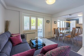 House | Living room | TV