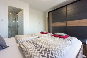 House | Bathroom | Shower, towels