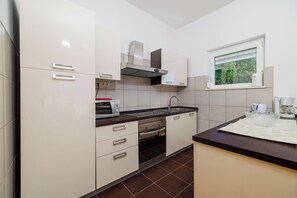 Apartment (A1) | Private kitchen | Fridge, microwave, oven, stovetop