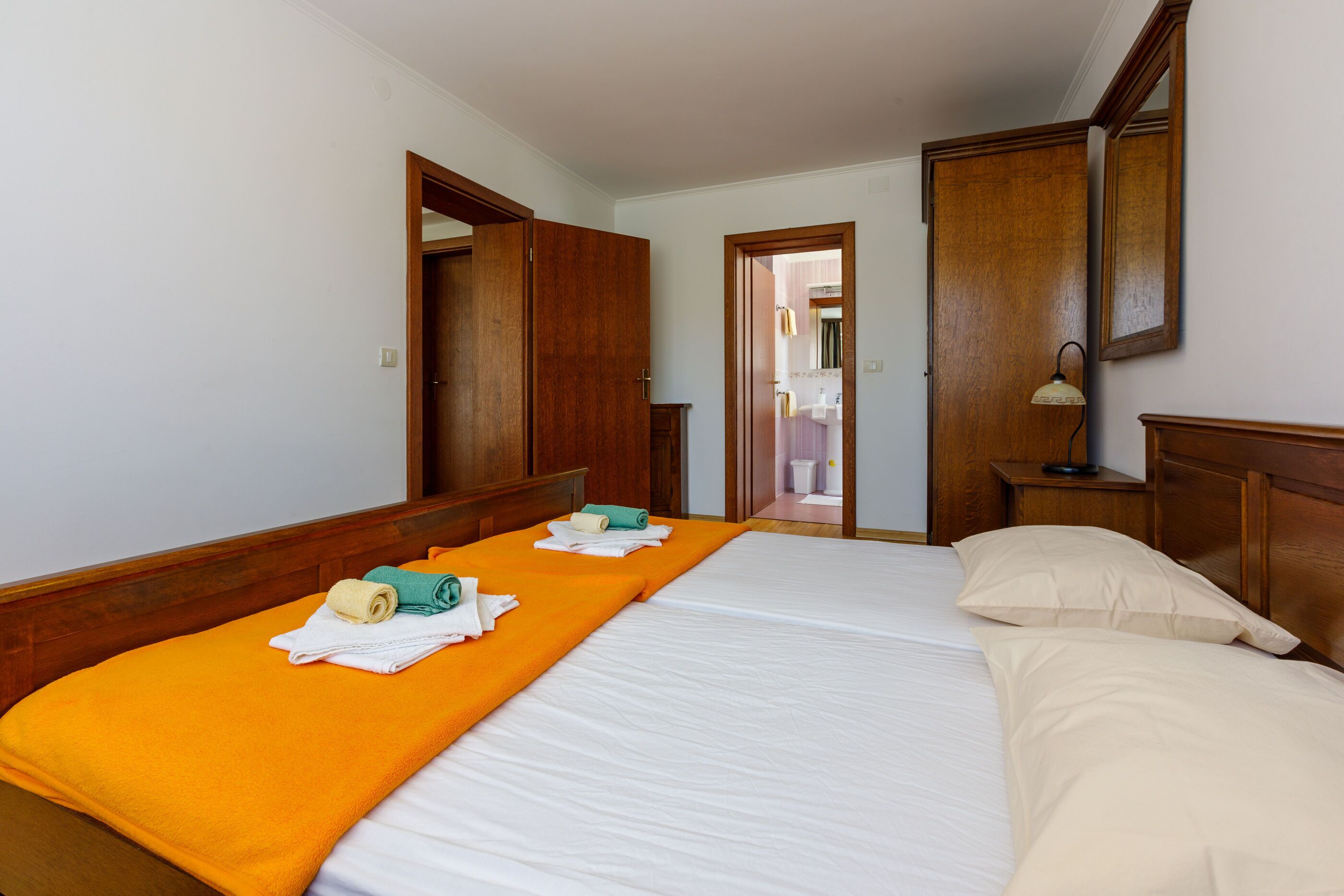 4 عدّة غرف نوم ومكواة/لوح كي وواي فاي مجانًا