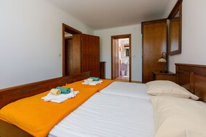 4 bedrooms, iron/ironing board, free WiFi - Apartments Robic (Crikvenica)