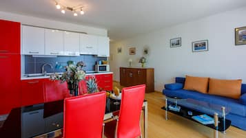 Private kitchen | Fridge, stovetop, espresso maker, cookware/dishes/utensils