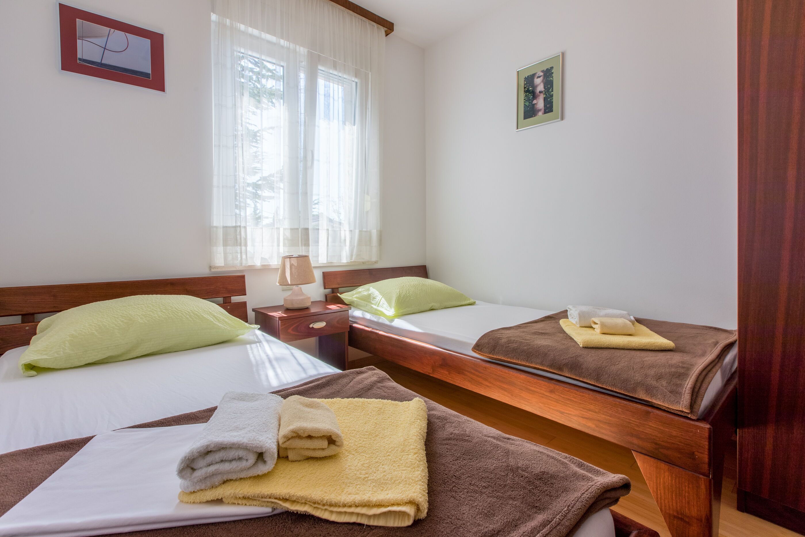 4 bedrooms, iron/ironing board, free WiFi