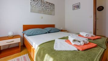 4 bedrooms, iron/ironing board, free WiFi