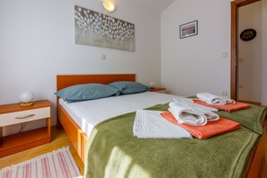 4 bedrooms, iron/ironing board, free WiFi