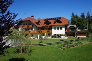 Basic Double Room, Balcony | Terrace/patio - Penzion Kaps (Bled)
