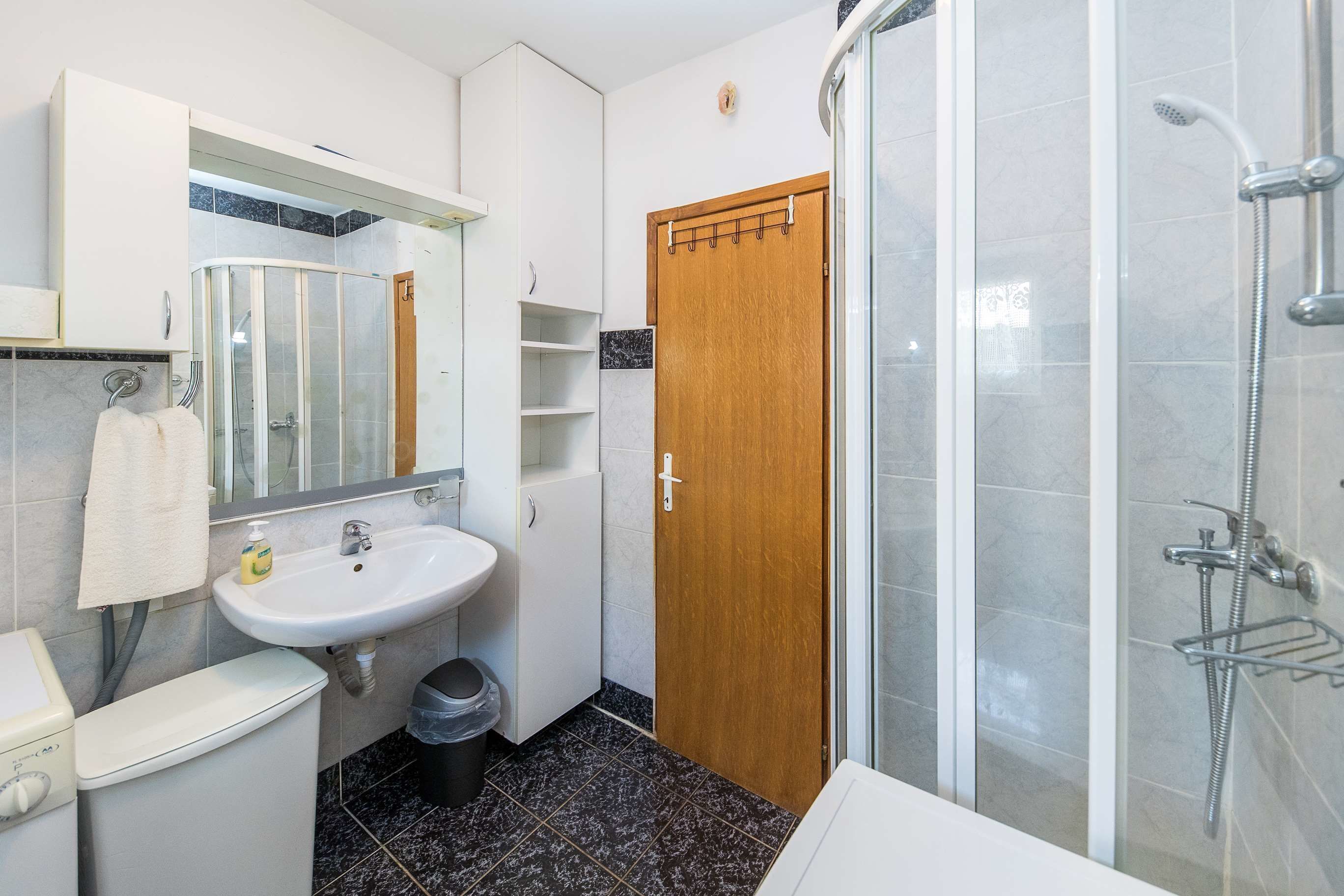 Baño | Regadera y secadora de cabello 