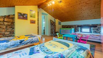 Iron/ironing board, free WiFi