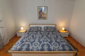 Casa | Tabla de planchar con plancha y wifi gratis 