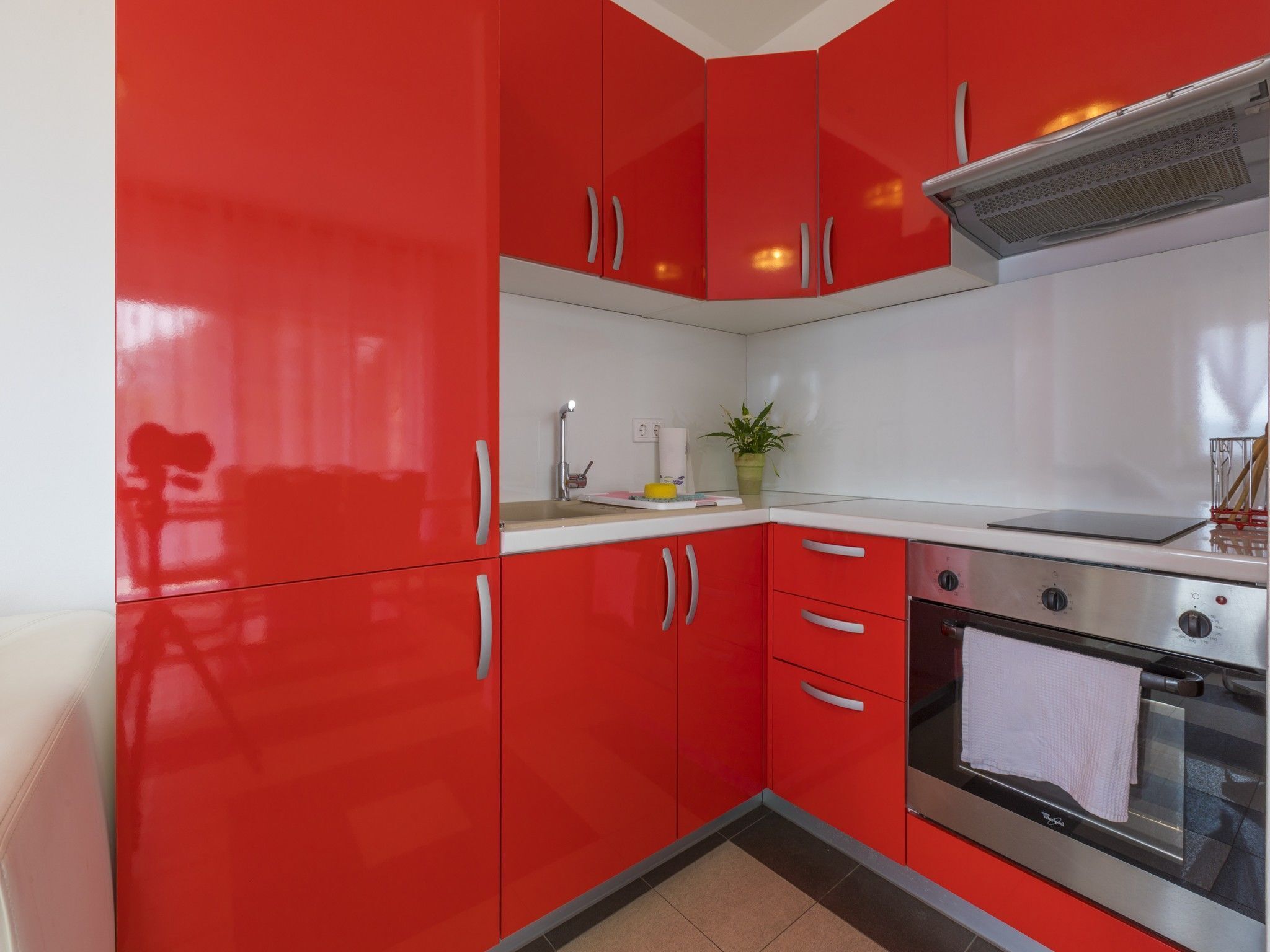 Cocina privada | Refrigerador, parrilla de estufa y cafetera y tetera 