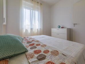 1 bedroom, free WiFi, bed sheets