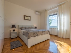 3 bedrooms, free WiFi, bed sheets
