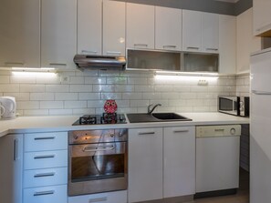 Private kitchen | Fridge, microwave, oven, stovetop - House Barbara (Crikvenica)