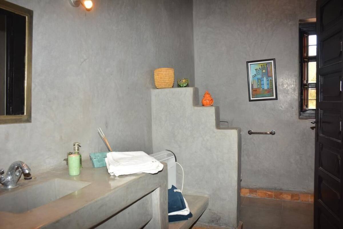 Habitación doble (Mullbery) | Baño | Regadera, regadera tipo lluvia, toallas, jabón
