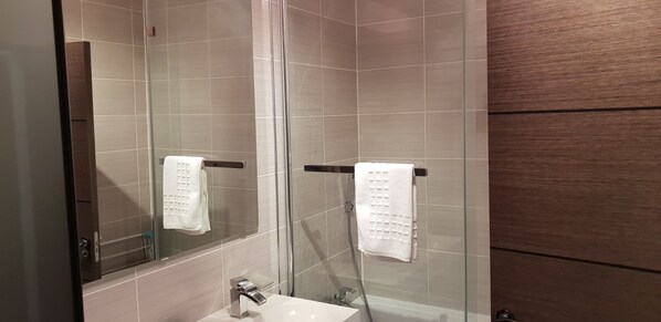 Two Bedroom Apartment | Bathroom shower - Manhattan 5 (Maidstone)