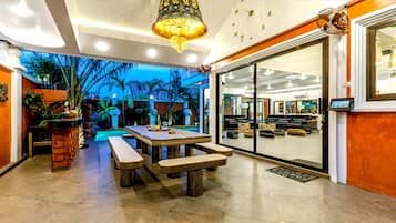 Poolside bar