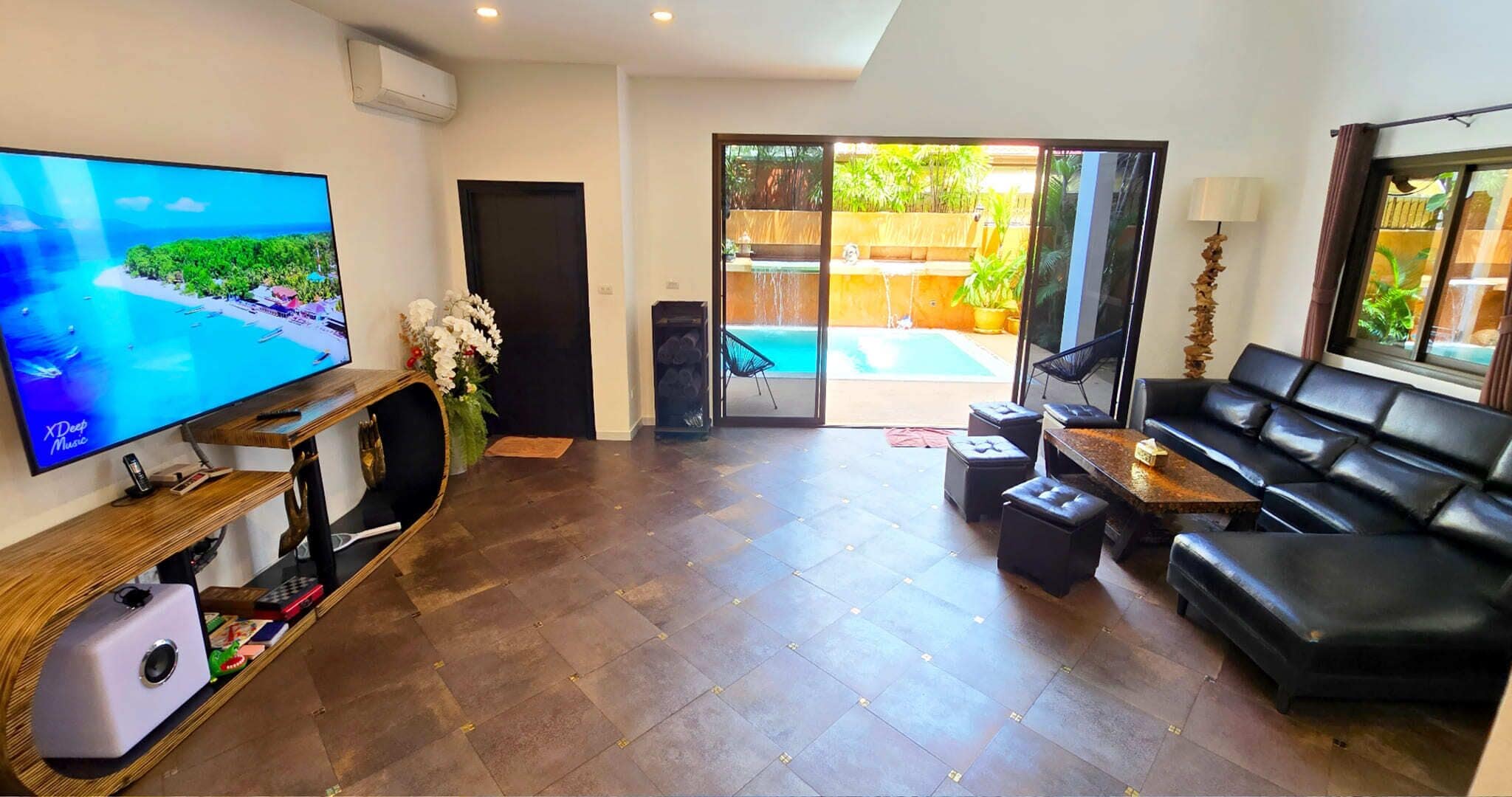 Photo - WOWLAND Luxury Pool Villa Pattaya Walking Street