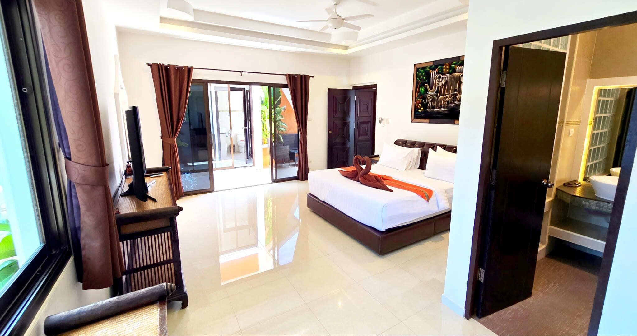 Luxury Villa | 6 bedrooms, Egyptian cotton sheets, premium bedding, memory-foam beds