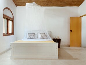 デラックス ダブルルーム | 客室ごとに異なる装飾、客室ごとに異なるインテリア、WiFi、ベッドシーツ