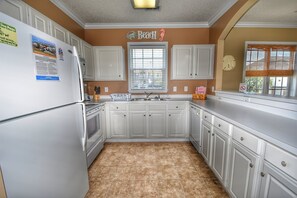 Fridge, microwave, oven, stovetop - 421 The Havens - Barefoot Resort Rentals (North Myrtle Beach)