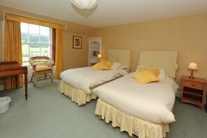 2 عدّة غرف نوم ومكواة/لوح كي وواي فاي وملاءات أسرّة