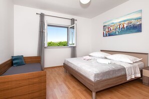 House | Iron/ironing board, free WiFi - House MM (Ružic)