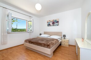 House | Iron/ironing board, free WiFi - House MM (Ružic)