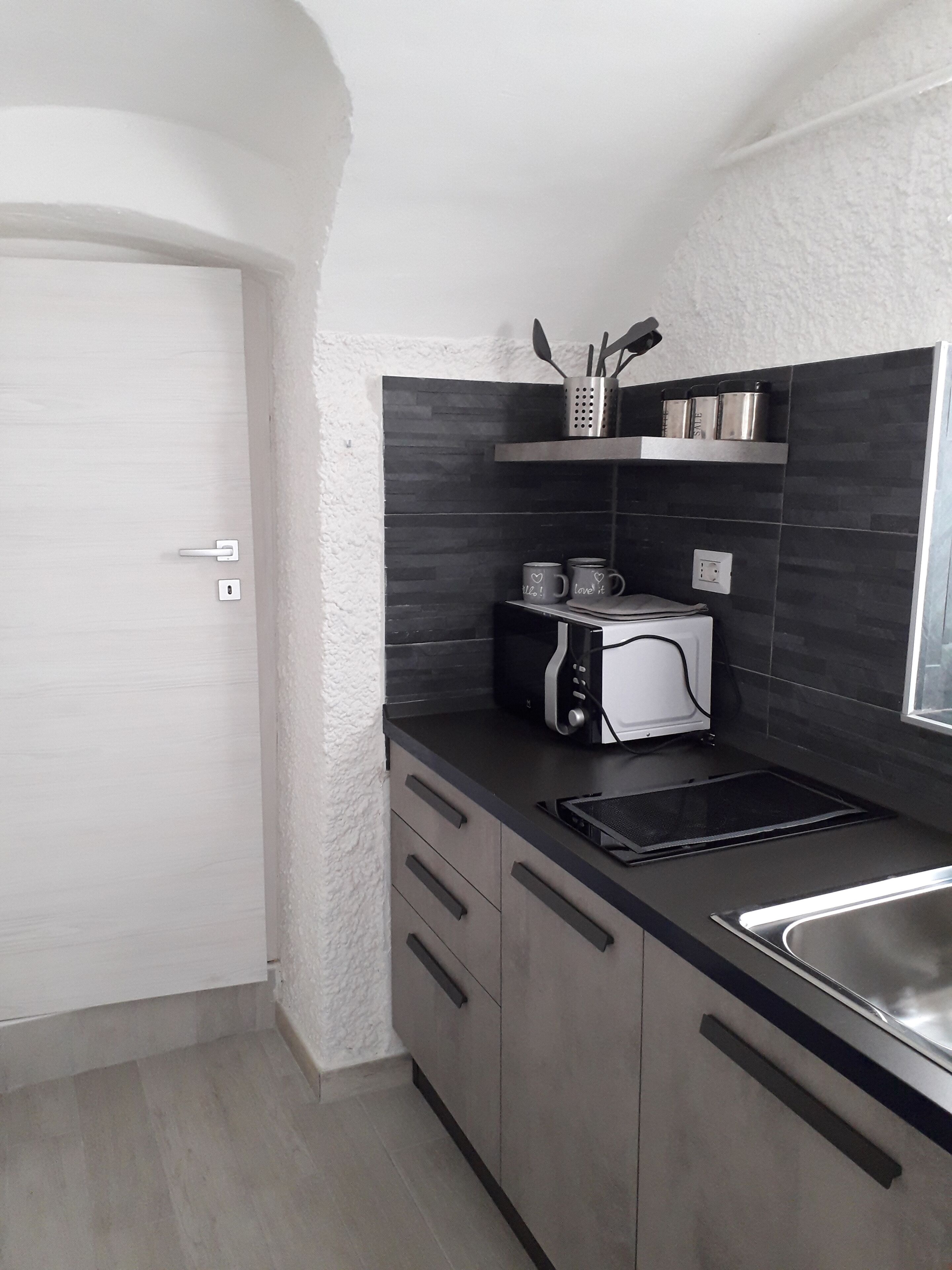 Fridge, microwave, stovetop, coffee/tea maker