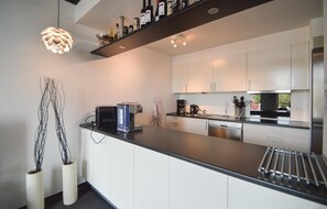 Fridge, stovetop, dishwasher, coffee/tea maker - Stunning apartment in Rømø with WiFi (Rømø)