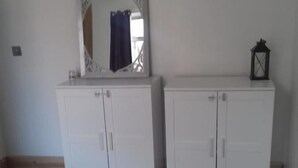 Deluxe tweepersoonskamer | Luxe beddengoed, verduisterende gordijnen, een strijkplank/strijkijzer