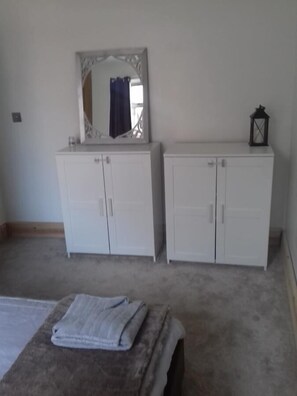 Dobbeltrom – deluxe | Sengetøy av topp kvalitet, individuelt dekorert og individuelt innredet