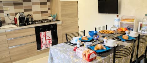 Sudah termasuk sarapan ala kontinental setiap hari