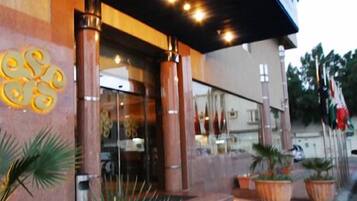 Fassade der Unterkunft – Abend/Nacht