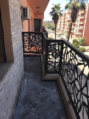 Apartment, 2 Schlafzimmer | Blick vom Balkon
