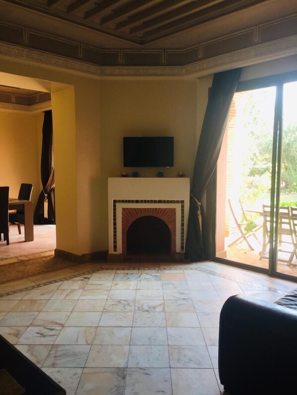 شقة - ٣ غرف نوم | غرفة المعيشة | تلفزيون بشاشة مسطحة، مدفأة