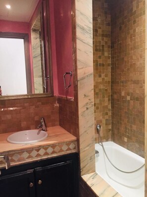 Apartment, 3 Bedrooms | Bathroom - Appartement Palmeraie Pavillon 10 (Marrakech)