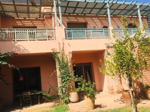 المنشأة من الخارج