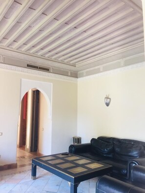 شقة - ٣ غرف نوم | غرفة المعيشة | تلفزيون بشاشة مسطحة، مدفأة